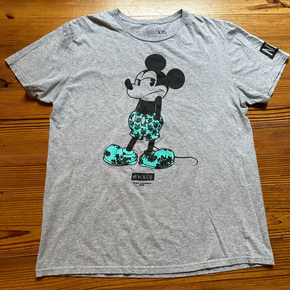 Disney Mickey Neff gray shirt sleeve graphic shirt SIZE L